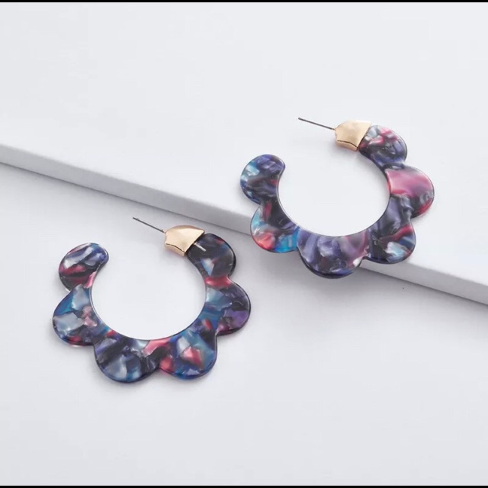 🌴Gray Multicolored Scalloped Earrings